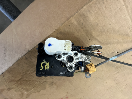 2004-2007 BUICK RAINIER RH PASSENGER SIDE FRONT DOOR LATCH ASSEMBLY OEM - Picture 3 of 3