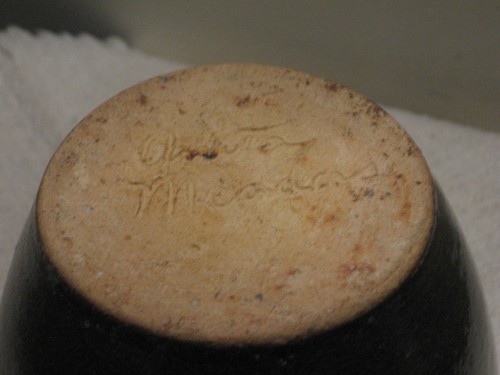 Jarrón de cerámica de arte popular firmado por Anita Meaders Georgia de 5" flores en relieve como está - Imagen 10 de 10