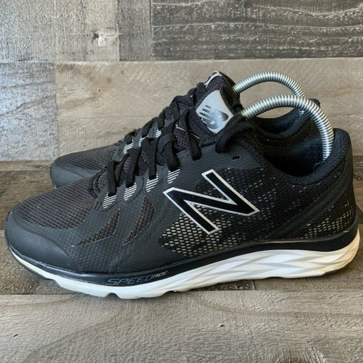 New Balance Running Shoes Men display picture 1