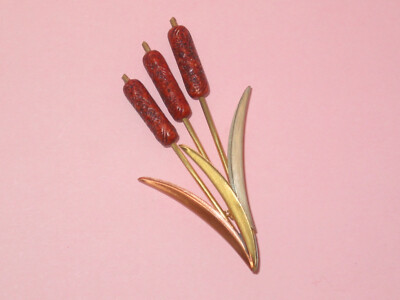 Attractive Vintage Brown Resin Cattails Pin ~ Three Metal Tone Leaves