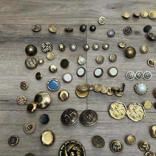 Lot of Vintage Gold Tone Buttons - Picture 3 of 10