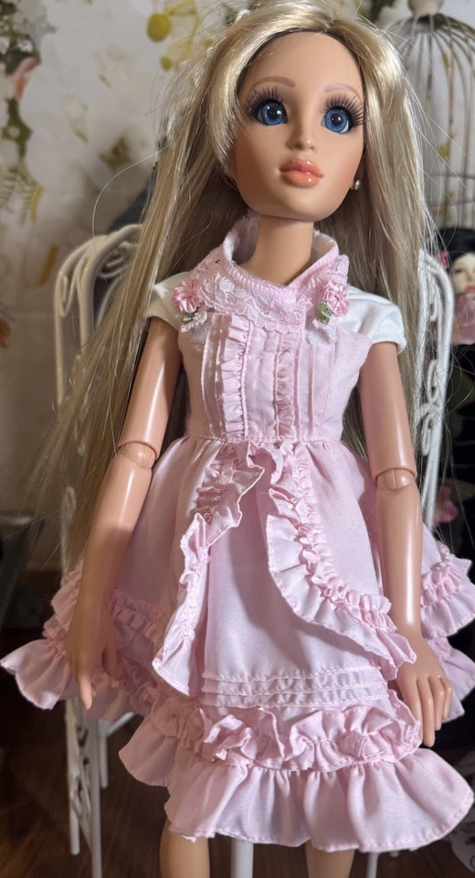 ROPA MUÑECA, JUEGO JERSEY ROSA ALTERADO PARA MUÑECA HASBRO LORIFINA 20 PULGADAS Foto 2 de 4
