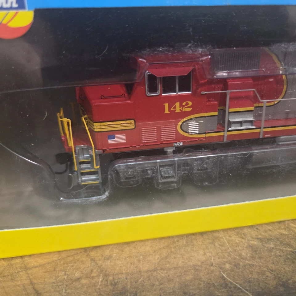 HO Athearn RTR 91502 Santa Fe GP60M Powered Diesel Locomotive ATSF #142 NIP - Image 2 of 4