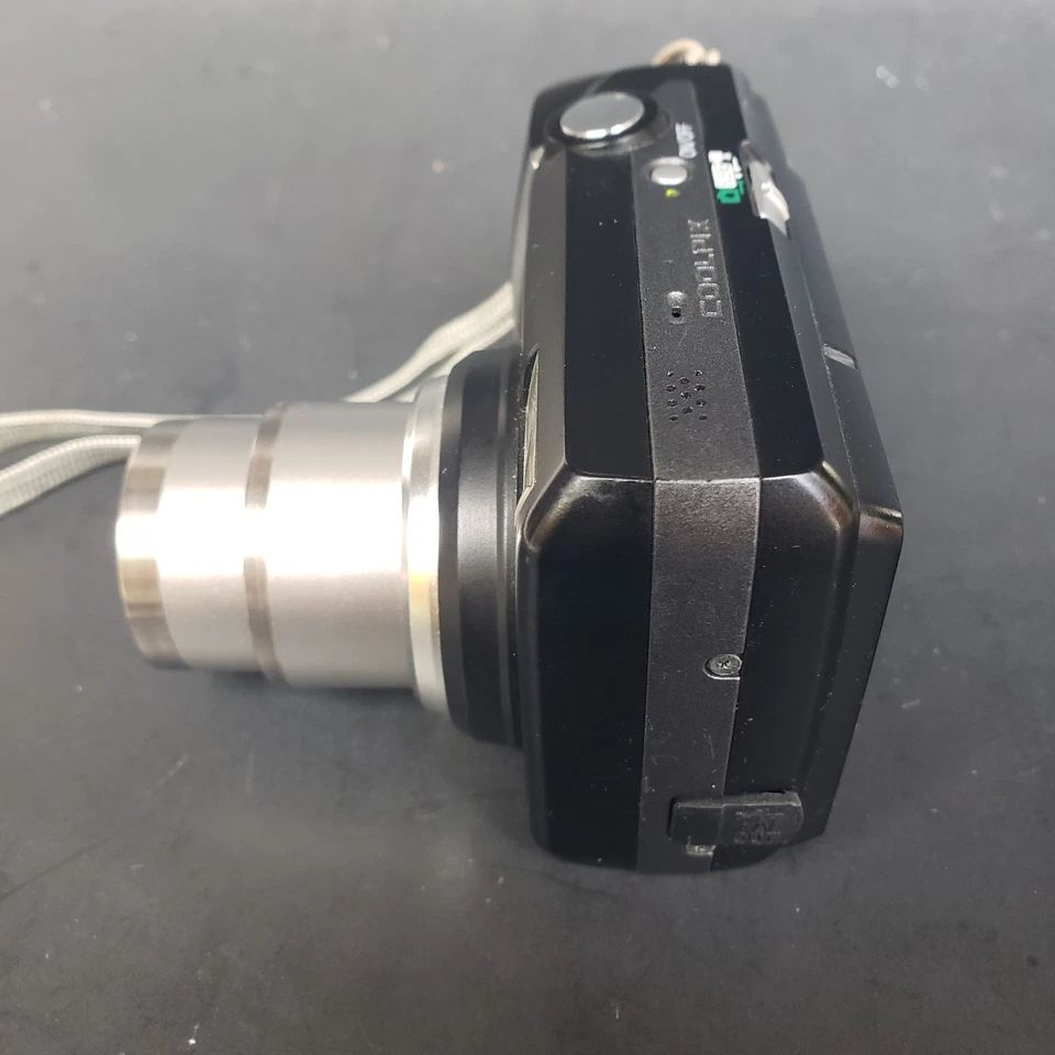 Nikon Coolpix L1 Matte Black 6.2MP Digital Camera w/ 5X Zoom & SD Memory Card - Image 3 of 4