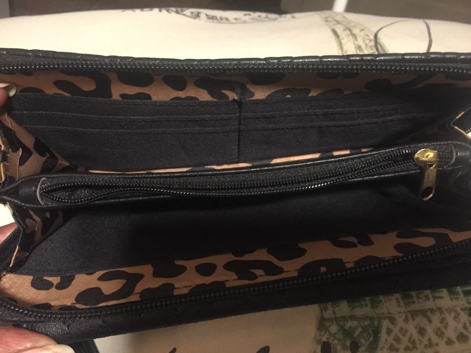 Бумажник с ремешком Jessica Simpson черный шеврон стеганая молния вокруг - Изображение 4 из 4