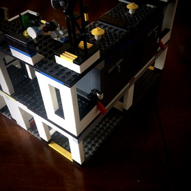 LEGO CITY: Police Headquarters (7744) W/INSTRUCTIONAL MANUAL 100% COMPLETE