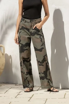 Womens Country Denim Aust Presidio Weekender Barrel Jeans Camo Sz 14 BNWT - image 1 of 4