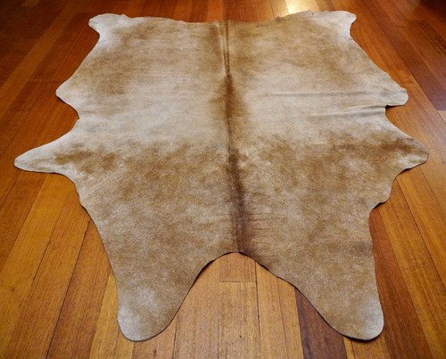 Simple, Subtle & Stylish Sandy Tones - A Fantastic Cowhide Rug - Picture 5 of 7
