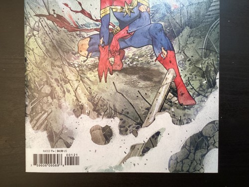 CAPTAIN MARVEL: THE END - Peach Momoko Variant Cover - - Picture 4 of 23