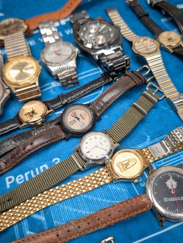 Watch lot for parts or repair Fossil Gruen Swiss army wittnauer gucci seiko - Imagen 8 de 9