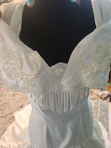 #98-Beautiful Ivory Wedding Dress, Size 10 - Picture 4 of 12
