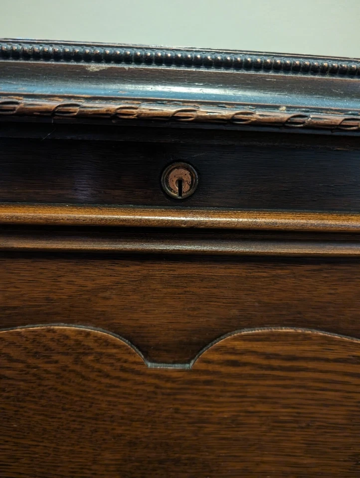 Continental Desk Company 实心雪松箱 * * 查看说明 * — 第 2/4 张图片