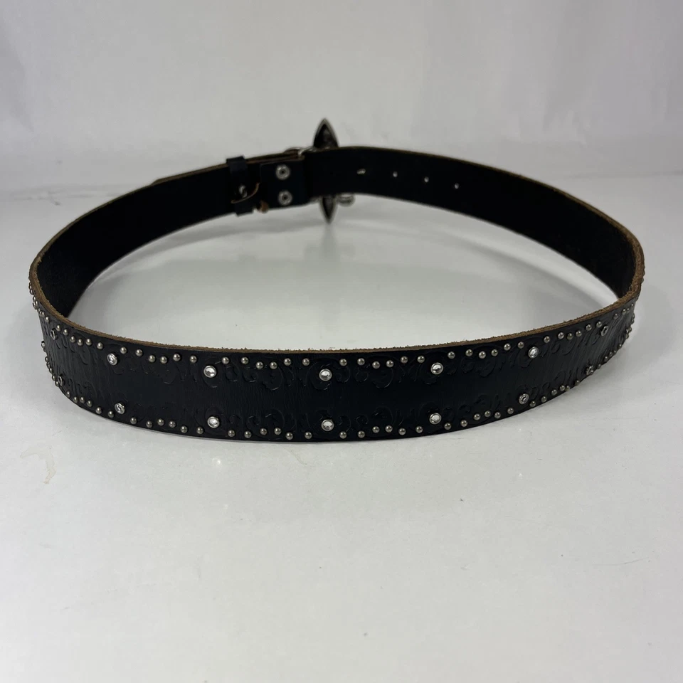 Cinturón ancho de cuero genuino negro con tachuelas - Hebilla Fleur De Lis - Para mujer talla 36 Foto 4 de 4