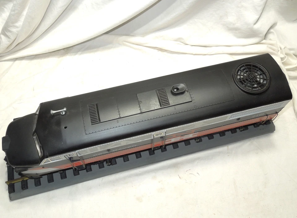 Aristocraft 22018 FA-1 ALCO Diesel Locomotive #0401 New Haven  RR - Image 2 of 4