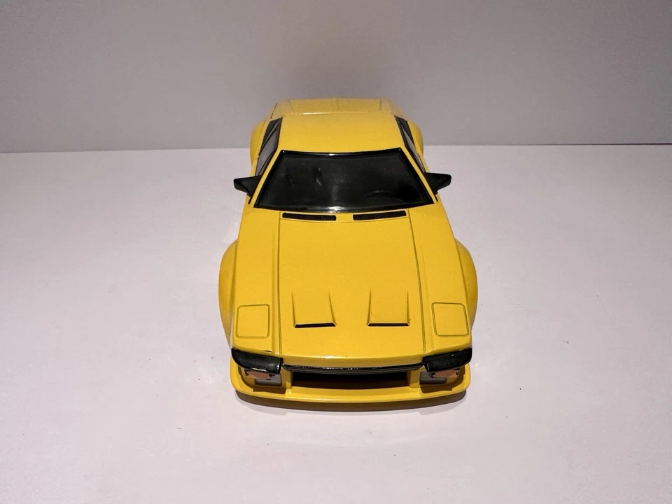 Coche modelo diecast Hot Wheels DeTomaso Pantera amarillo escala 1/18 Foto 4 de 4