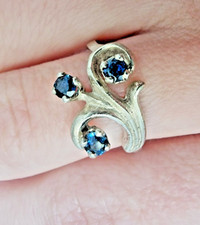925 STERLING SILVER AND BLUE SPINEL RING SIZE 5.25