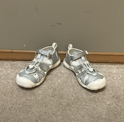 Keen Sandals, Bungee/Hook & Loop Closure, Gray/White/Silver - Size 3 (VGUC)