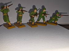 Vintage Britains Deetail US Infantry WWII Toy Soldiers Lot of 5 Tan Metal Base 2