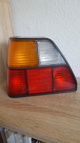 VW Golf2 Rücklicht links mit Dichtung und Leitereinheit und Birnen von Hella