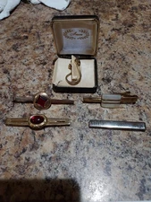 VTG Assortment Of Tie Tacks And Clasps-set Of 5