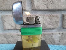 VINTAGE RARE SCRIPTO VU CIGARETTE LIGHTER GREEN BAND WITH FLOATING TENNIS PLAYER