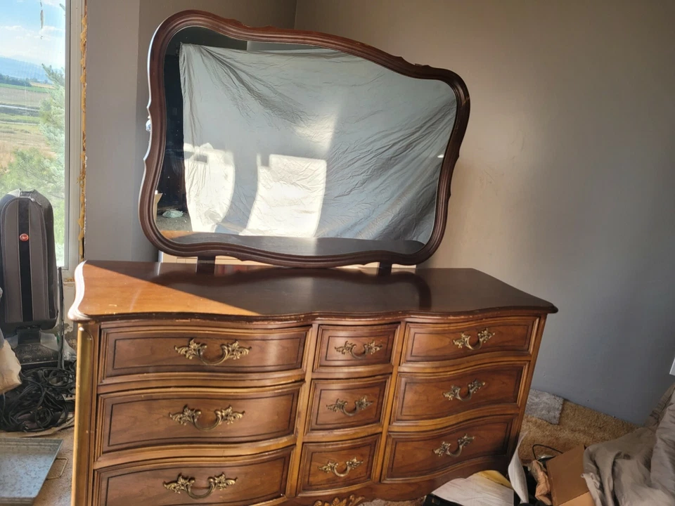 6 Piece - Vintage Dixie Solid Wood French Provincial Bedroom Set - Image 3 of 4