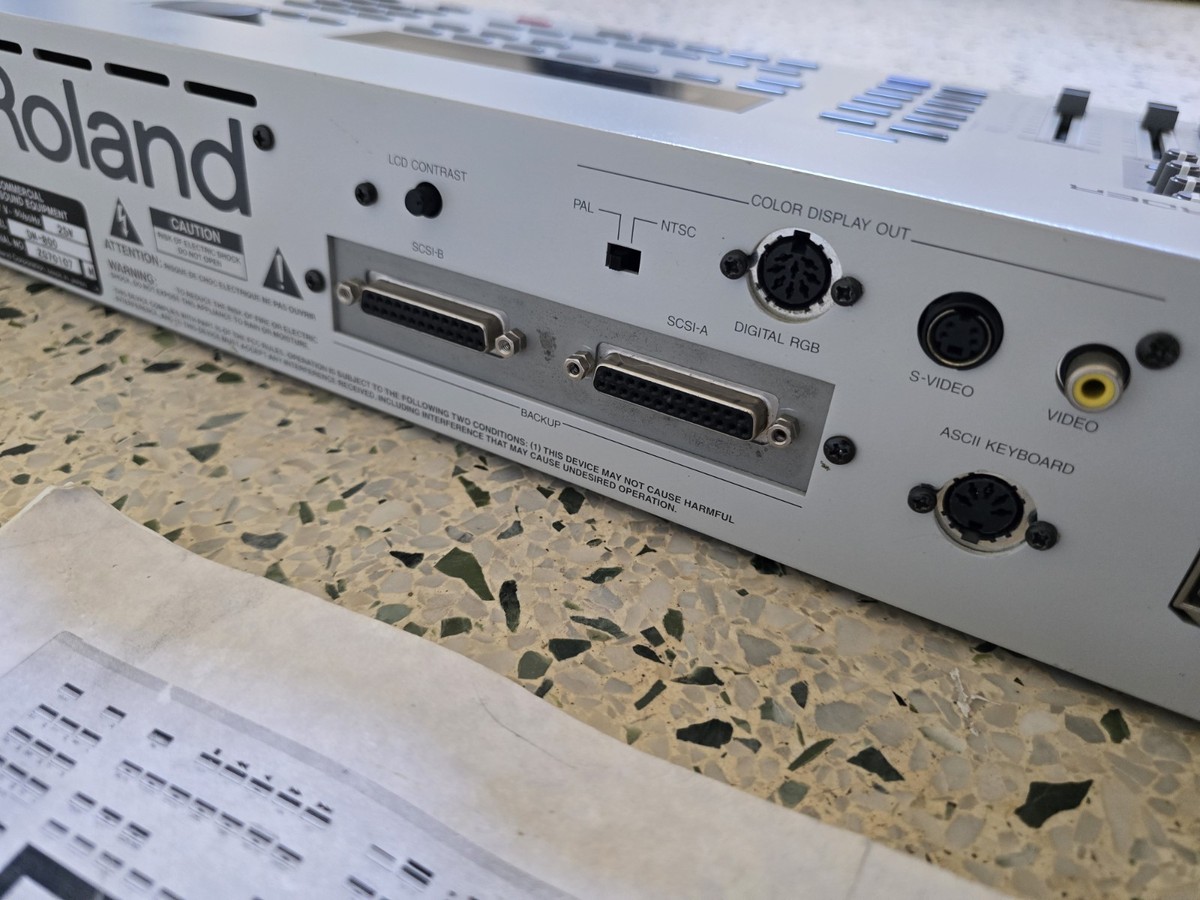 Roland DM-800 Digital Audio Workstation - Multitrack Recorder w