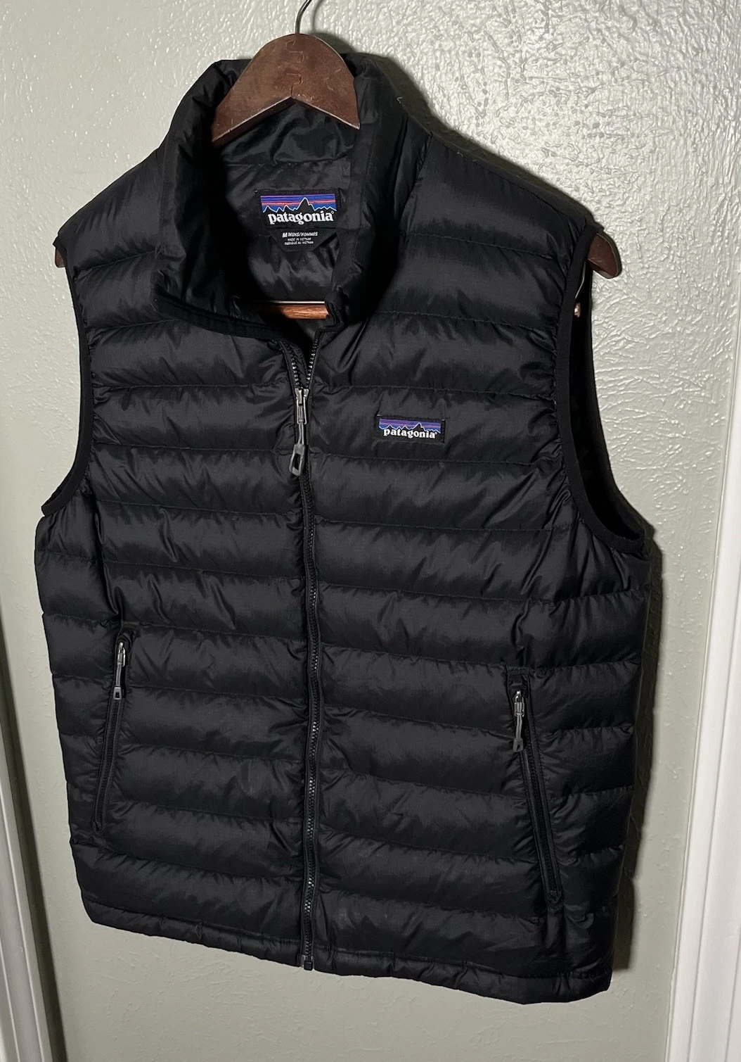 Patagonia Down Sweater Vest Mens Medium Goose Down Fill Puffer Full Zip Black
Opens in a new window 