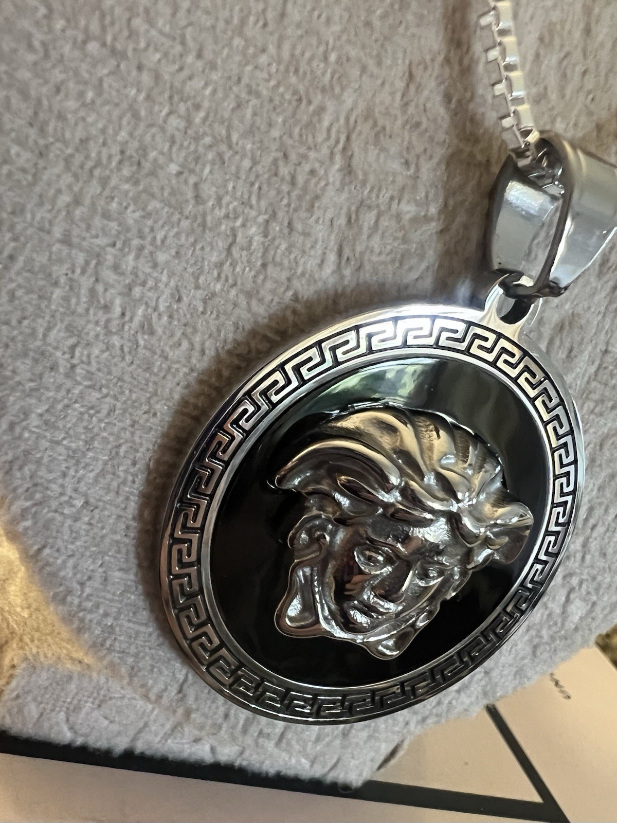 Versace Medusa Medallion Pendant Necklace Silver Tone Pre-Owned thumbnail 4