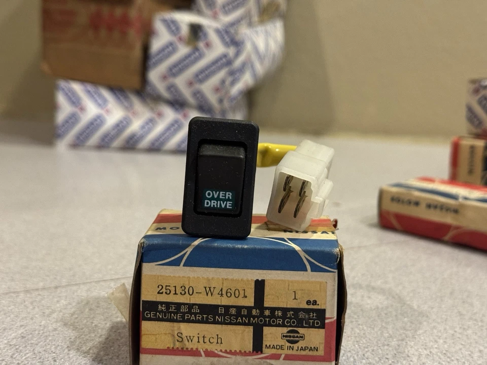 1982-1984 Datsun 810 Overdrive Switch Button Control NOS 25130-W4601 - Image 2 of 4