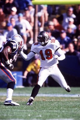 Wide recevier Keyshawn Johnson Tampa Bay Buccaneers in action duri- Old Photo 1
