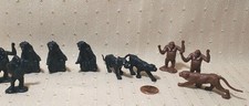 10 PIECE GROUPING OF ANIMAL PLASTIC CHARACTERS