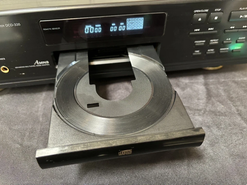 Denon CD Player DCD-335 Excellent Working Condition - image 3 of 4