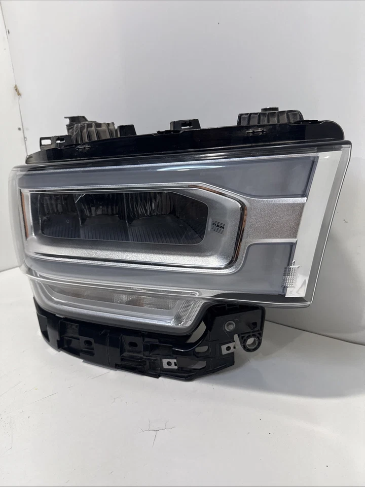 Faro de pasajero Doge Ram 2500 3500 2019-2024 Foto 3 de 4
