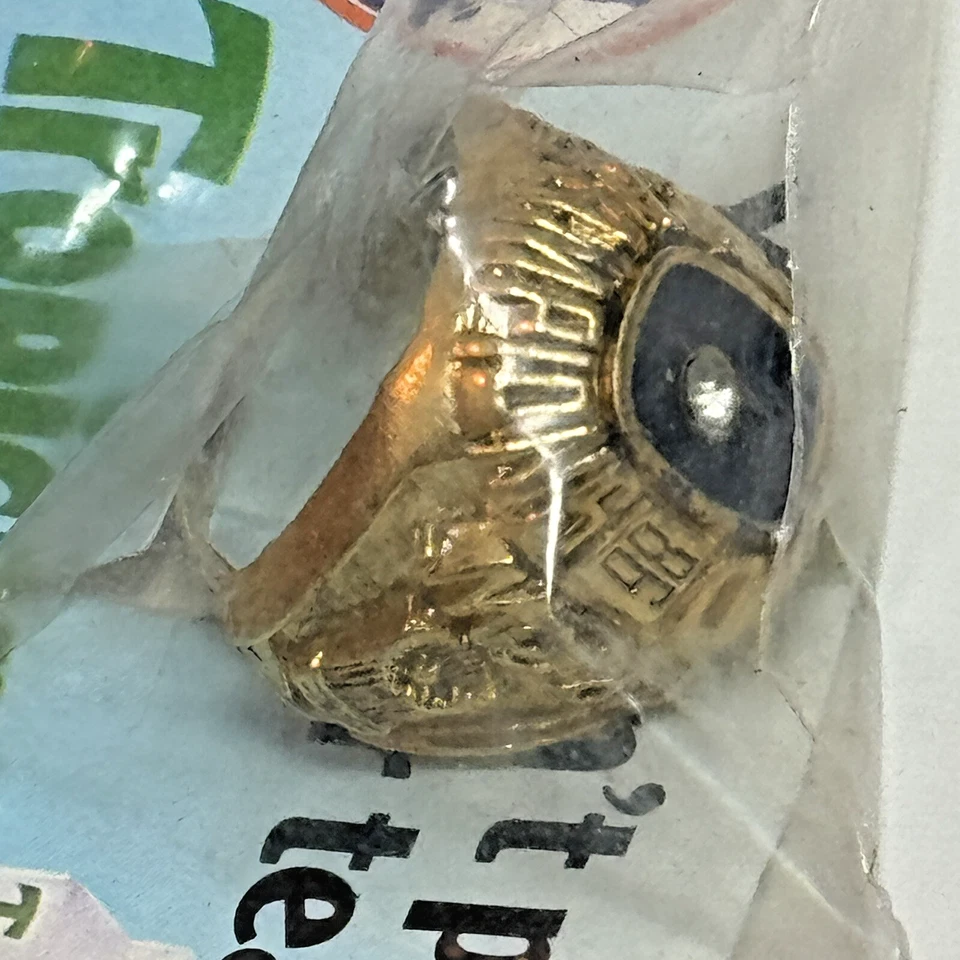 NY Mets SGA Bat & Baseball Keychain Tropicana 1986 Replica World Series Ring - Image 4 of 4