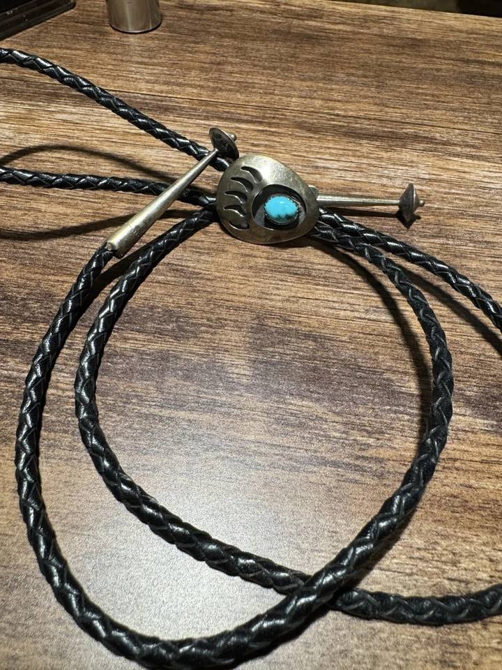 Corbata Bolo Turquesa Vintage Plata de Ley con Diseño de Garra de Oso Foto 2 de 2