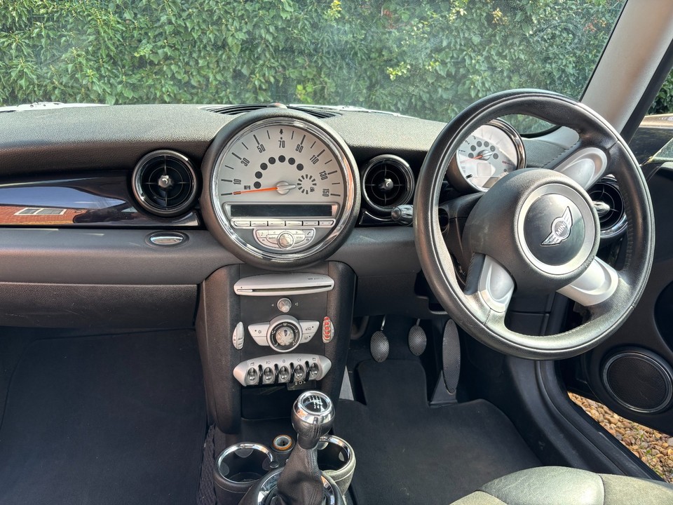 2008 Mini Cooper R56 1.6 Petrol – Black – 6-Speed Manual – V5C ...
