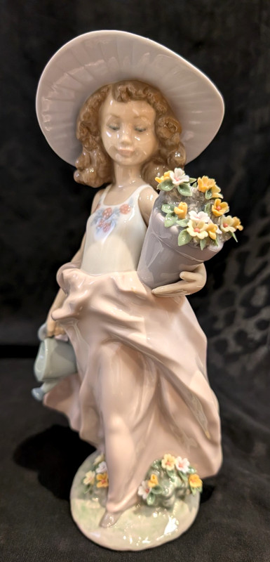LLADRO "A WISH COME TRUE" #7676 GIRL w FLOWERS WATERING CAN SPAIN 1999 RETIRED