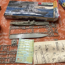 Skywave Pit Road M-6 USSR Missile Destroyer Admiral Zakharov Model Kit 1/700