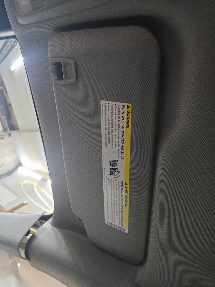 Used Right Sun Visor fits: 2018 Chevrolet Trax w/o illumination Right Grade A - Imagem 2 de 4