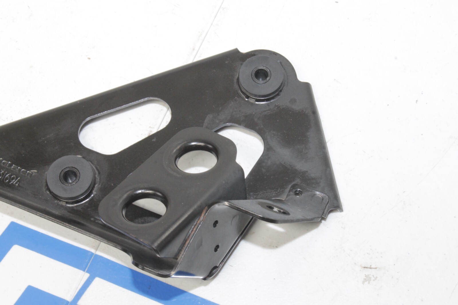 12-14 MCLAREN MP4-12C 12C OEM RH RIGHT ENGINE MOUNT BRACKET MOUNT 00131694 STOCK