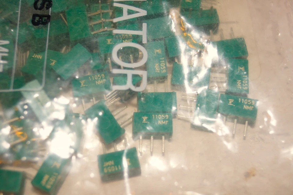 25X FUJITSU  FAR-C4SB-11.059 Piezoelectric resonators (Aircraft electronic part) - Image 2 of 2