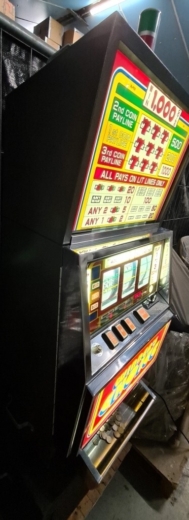 Machine a sous 3 rouleaux + écran pour bonus. Jackpot de casino. pas flipper