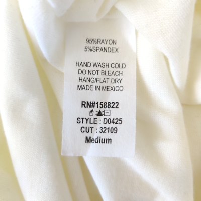 は LUX LA Women Ivory Long Sleeve Mock Neck Rayon Blend Pullover