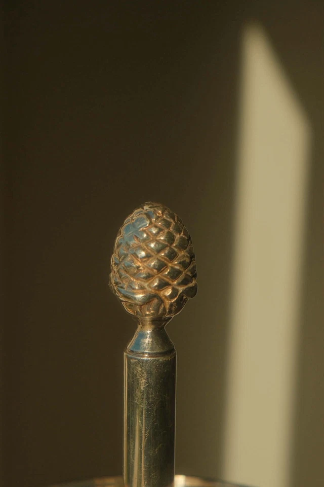 Soporte para servir plateado de tres niveles de pastelería francesa, Ladurée (soporte para pasteles) Foto 3 de 3