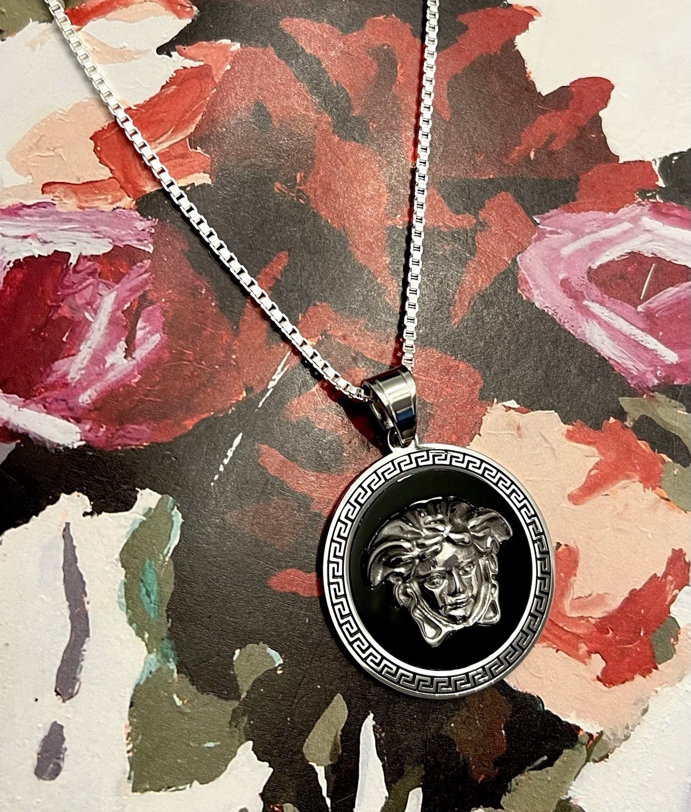 Versace Medusa Medallion Pendant Necklace Silver Tone Pre-Owned thumbnail 10