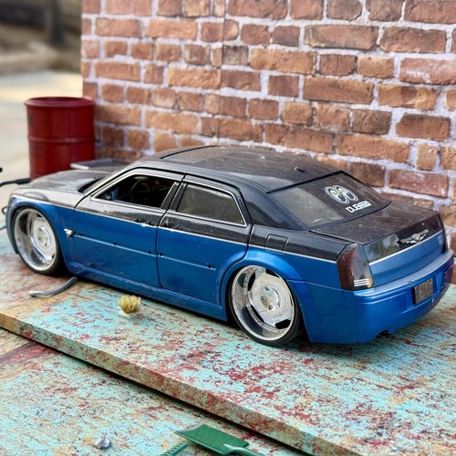 1/18 Chrysler 300C Blue/Black JADA DUB City | Diorama Model Car Parts - Picture 3 of 6