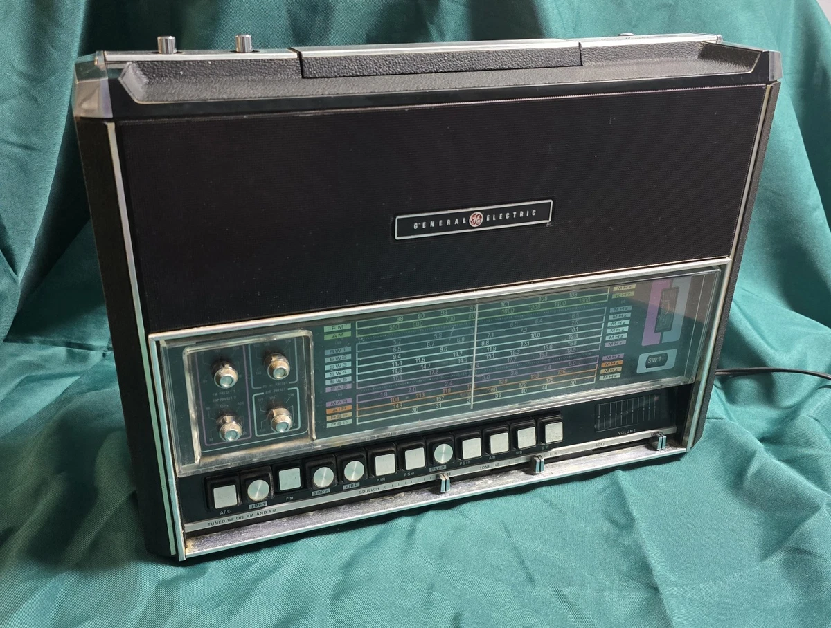 Radio à transistors General Electric P807J, 1961 | Radio chez nous au