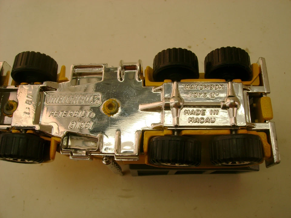 1983 MATCHBOX SUPERFAST #30 PETERBILT DUMP QUARRY TRUCK DIRTY DUMPER NEW IN BOX - Image 3 of 4