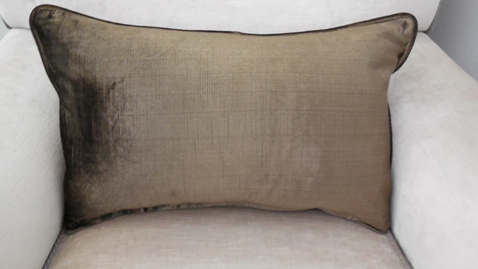 ❇️ New ONE Stunning SILK & VELVET Reversible Bronze Brown Cushion cover OBLONG - image 3 of 4